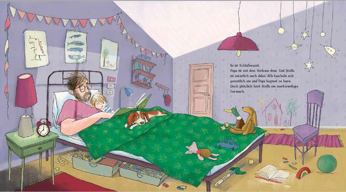 Es ist Schlafenszeit. Papa ist mit dem Vorlesen dran. Und Stella ist natürlich auch dabei. Alle kuscheln sich gemütlich ein und Papa beginnt zu lesen. Doch plötzlich hört Stella ein merkwürdiges Geräusch.